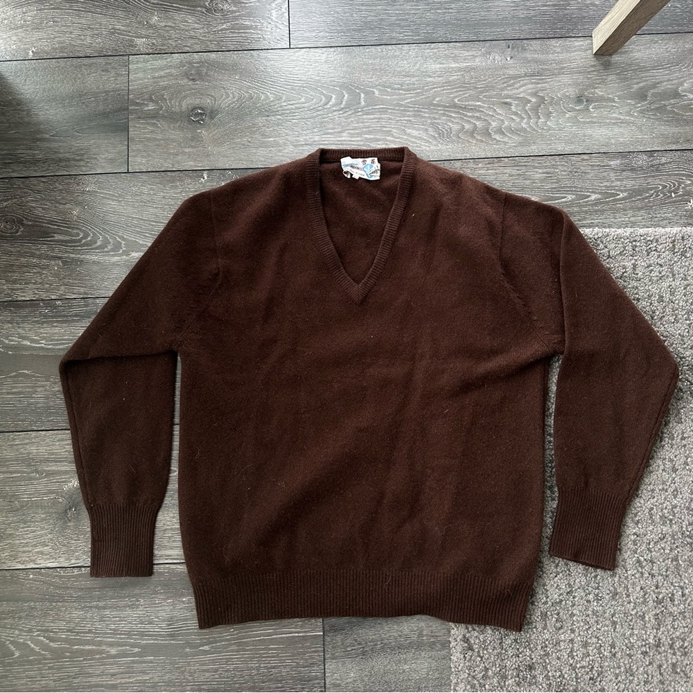 Brown v-neck 100% lambswool sweater